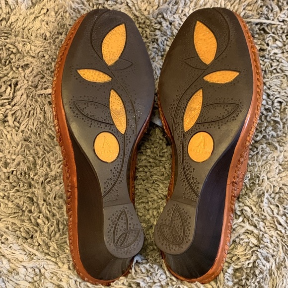 Clarks Artisan Collection Brown Leather Slip On 2.5" High Heel Shoe Size 6M - Picture 6 of 8